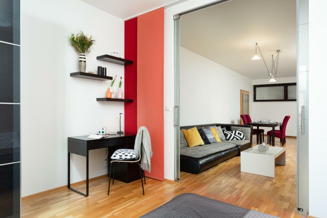Prague Days - Family 2Bdr Apt - Garage Parking - Balcony Екстер'єр фото